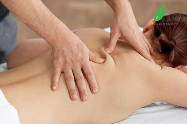 Massage bấm huyệt chữa thoát vị đĩa đệm giúp giảm đau, hiệu quả rõ rệt
