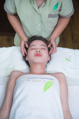 Bấm huyệt Toàn Trúc giúp giảm đau đầu, đau mỏi cơ nhanh chóng