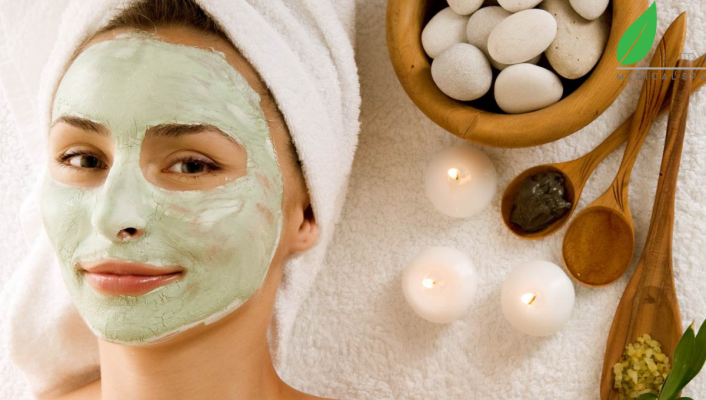 Đắp mặt nạ chăm sóc da mặt từ nguyên liệu thiên nhiên