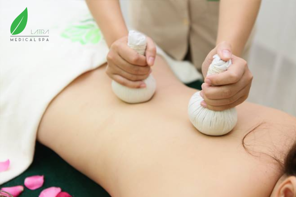 Chườm giảm cơn đau lưng, giúp bạn thư giãn hơn