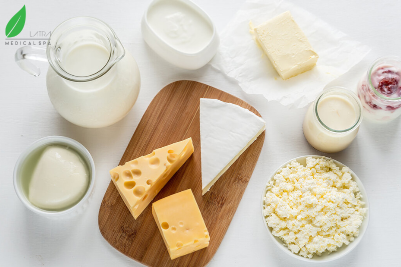 Người bị xương khớp nên ăn gì? Sữa và các loại thực phẩm chế biến từ sữa 