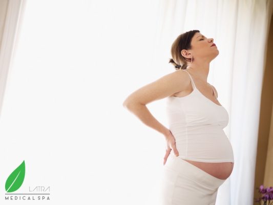 Thay đổi hormone trong thai kỳ là nguyên nhân phổ biến làm mẹ bị đau chân