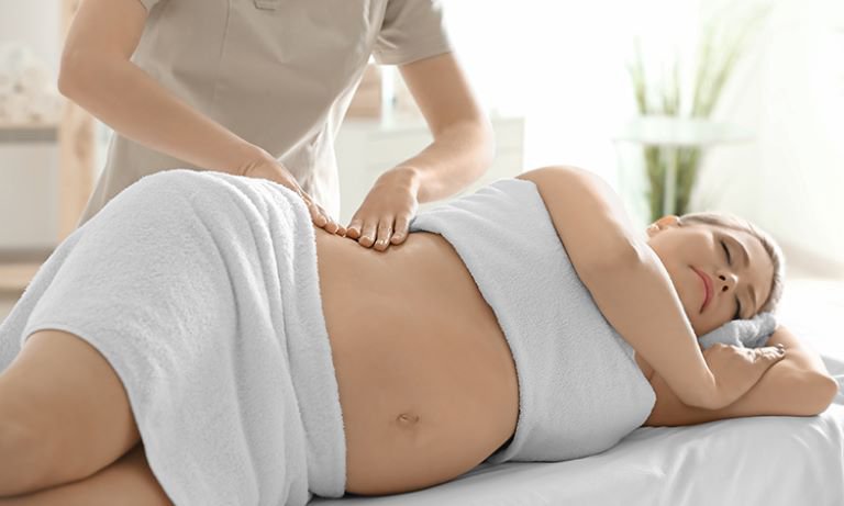 Tận Hưởng Lợi Ích Tối Đa với massage bấm huyệt cho mẹ bầu